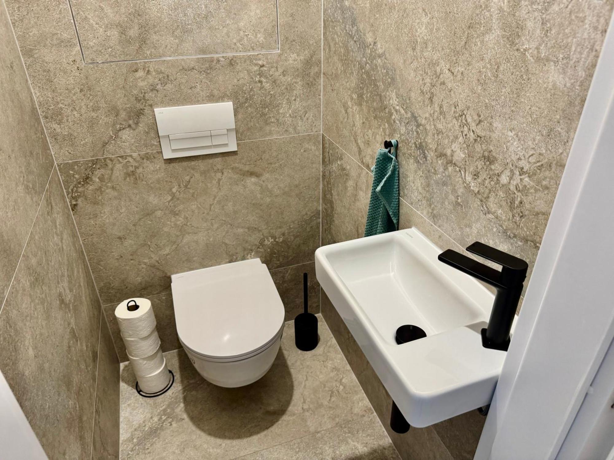 Meridian - Stylish Brand New In The Center & Free Garage Parking * Bratislava