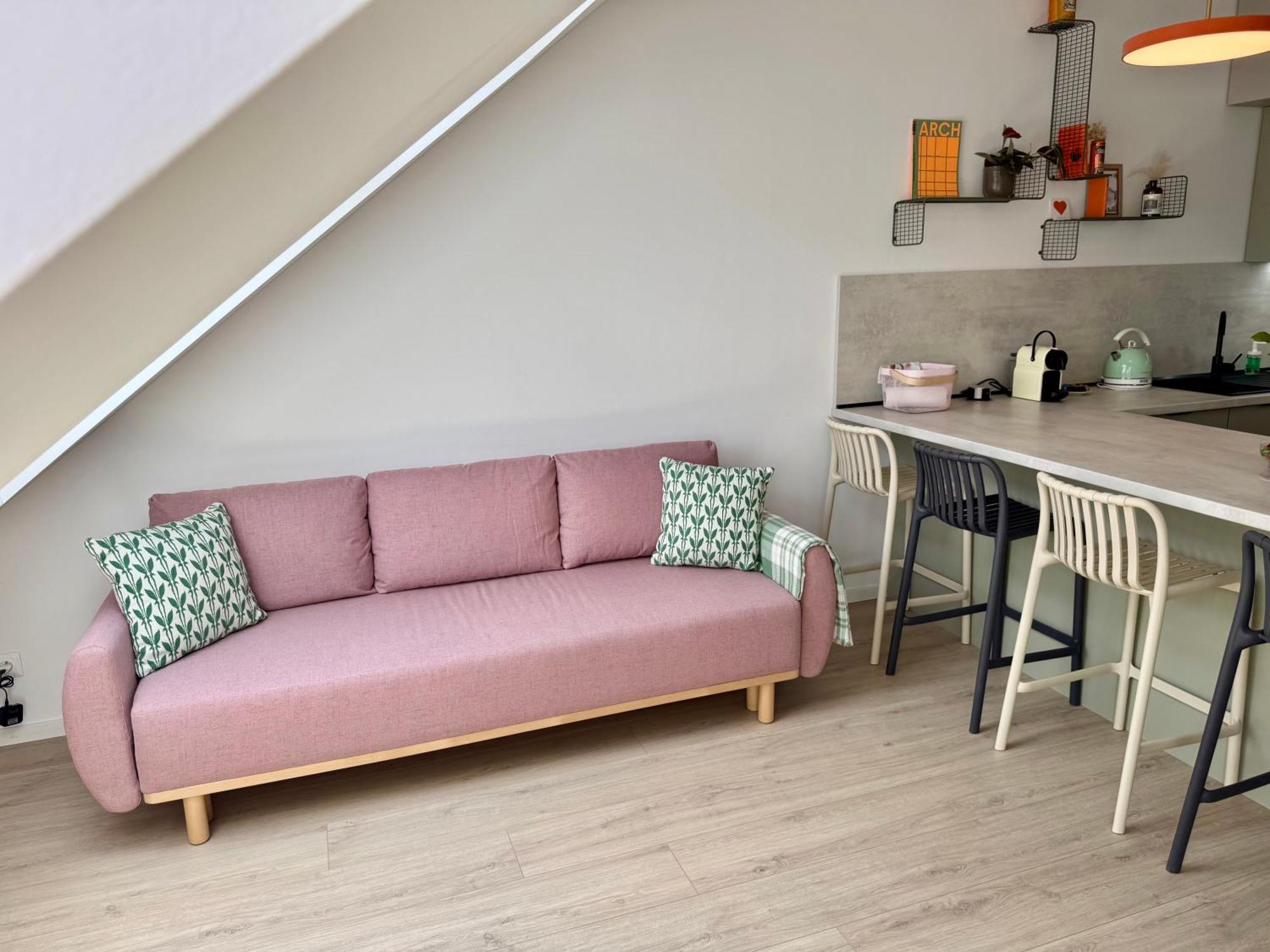 Meridian - Stylish Brand New In The Center & Free Garage Parking *